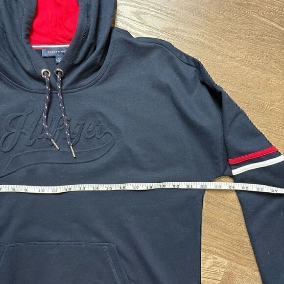 Tommy Hilfiger | Embossed Logo Hoodie Sweatshirt‎ - Picture 4 of 6